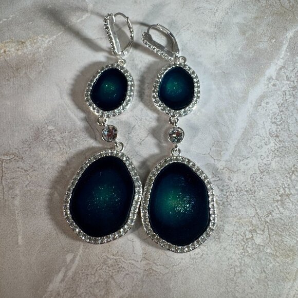 Avon Faux blue geode rhinestone Drop Earrings Silver Plating Magical stunning - Picture 8 of 9